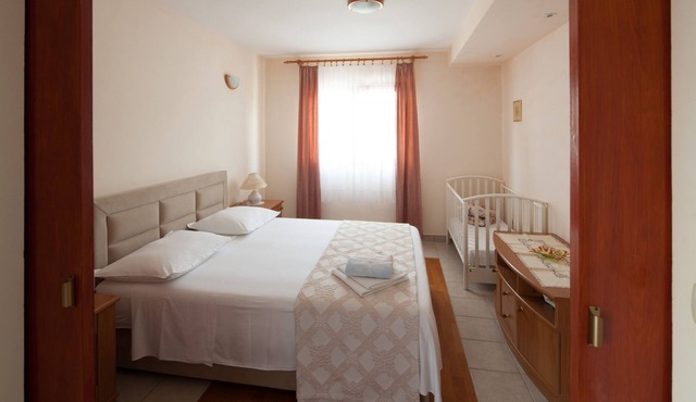Two bedroom apartment near beach Bilo (Primošten) (A-4191-b)
