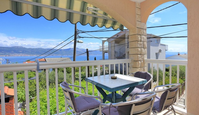 Two bedroom apartment with terrace and sea view Arbanija, Čiovo (A-18797-a)