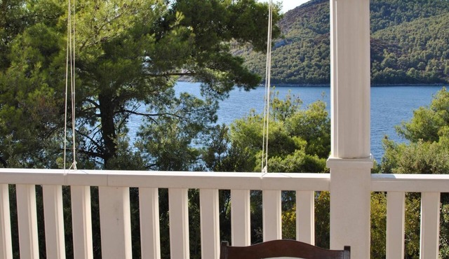 Two bedroom apartment with terrace and sea view Brna, Korčula (A-15730-a)