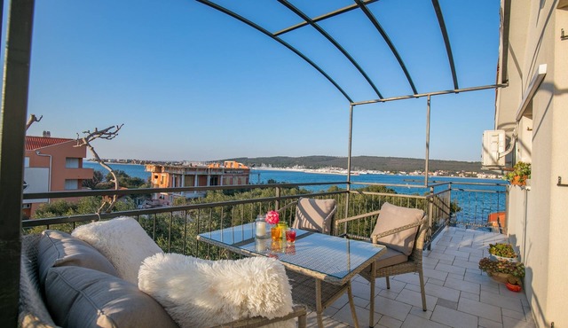 Two bedroom apartment near beach Sukošan, Zadar (A-10418-b)