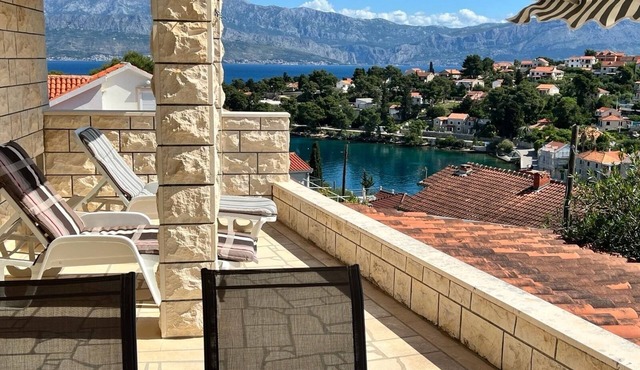 Two bedroom apartment with terrace and sea view Splitska, Brač (A-23366-a)