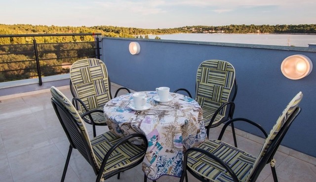 Two bedroom apartment with a swimming pool Verunić, Dugi otok (A-14286-c) in Veli Rat
