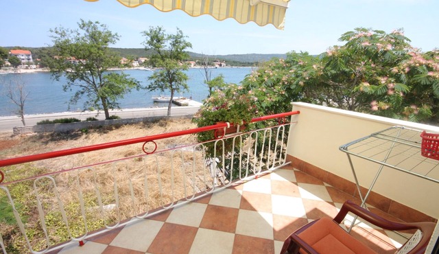 Two bedroom apartment near beach Veli Rat, Dugi otok (A-437-b)