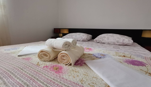 Two bedroom apartment near beach Vinišće, Trogir (A-4288-c)