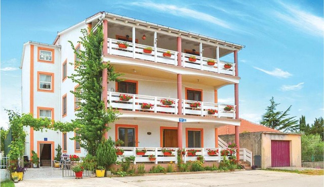 Two-Bedroom Apartment in Petrcane