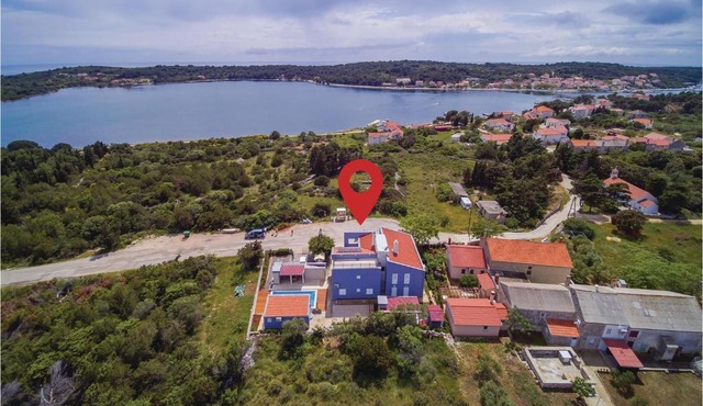 Two-Bedroom Apartment In Verunic in Veli Rat
