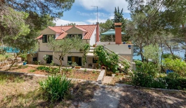 Two bedroom apartment near beach Cove Osibova, Brač (A-20093-a) in Milna