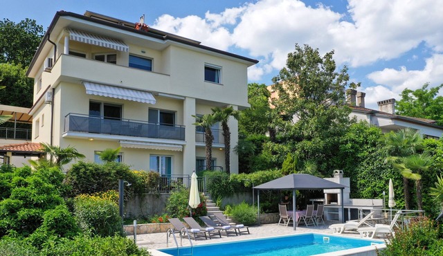 Two bedroom apartment with a swimming pool Opatija (A-7916-a)