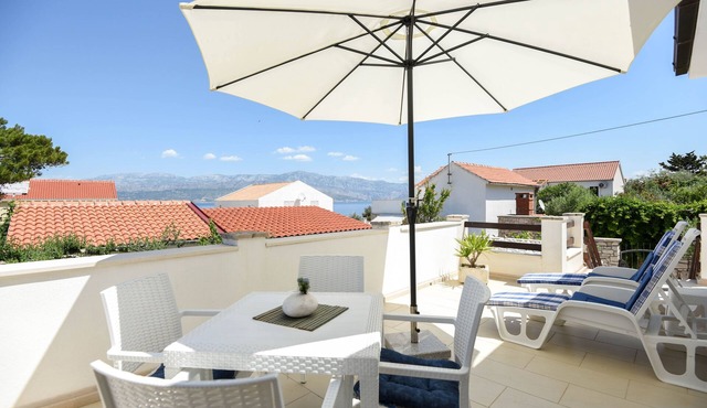 Two bedroom apartment with terrace and sea view Splitska, Brač (A-11300-a)