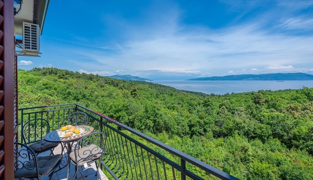 Two bedroom apartment with a swimming pool Drenje, Labin (A-22992-a)