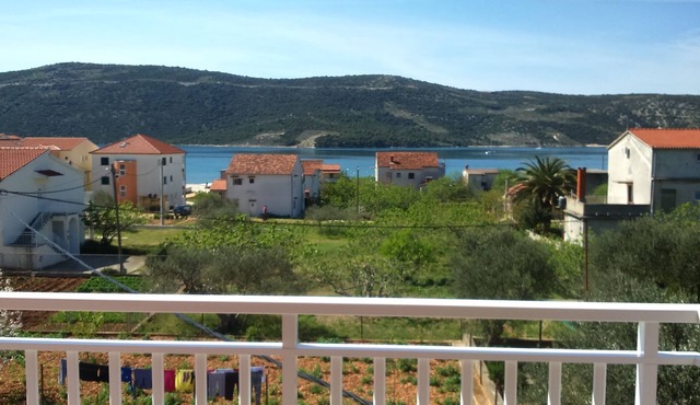 Two bedroom apartment with balcony and sea view Poljica, Trogir (A-14803-b)