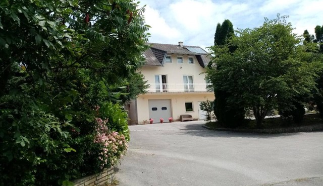 Two Bedroom Apartment with Balcony in Slunj