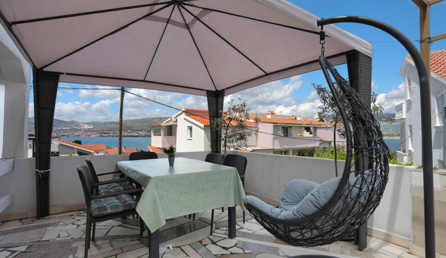 Two bedroom apartment with terrace and sea view Mastrinka, Čiovo (A-4324-c)