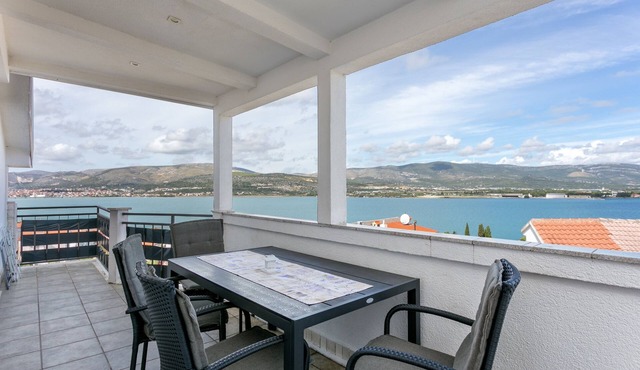 Two bedroom apartment with terrace and sea view Mastrinka, Čiovo (A-4324-b)