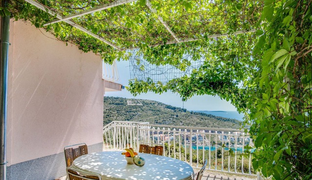 Two bedroom apartment with terrace and sea view Bilo, Primošten (A-21366-a)