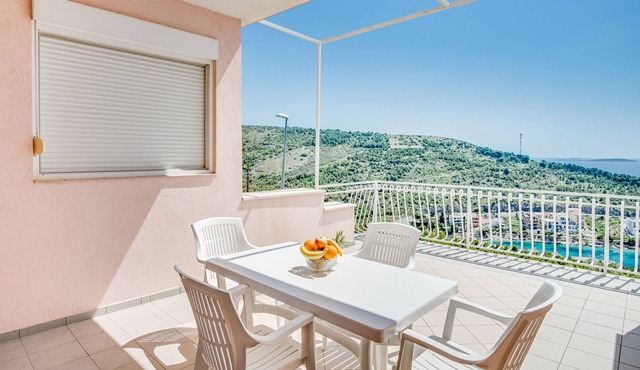 Two bedroom apartment with terrace and sea view Bilo, Primošten (A-21366-c)