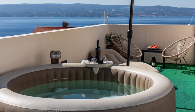 Two bedroom apartment with hot tub Omiš (A-20689-a)