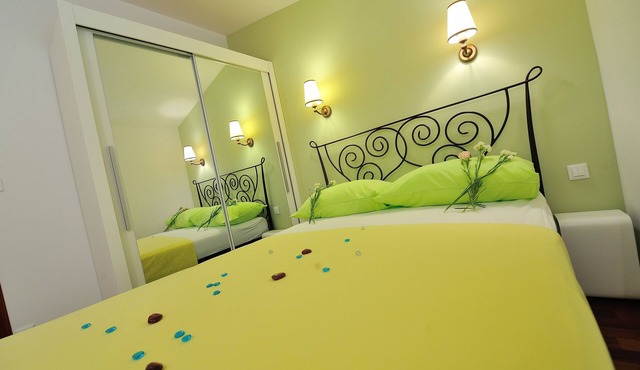 Two bedroom apartment with terrace and sea view Omiš (A-20787-f)