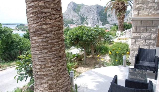 Two bedroom apartment with terrace and sea view Omiš (A-22684-a)