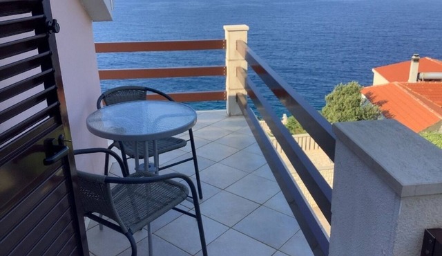 Two bedroom apartment with terrace and sea view Zavalatica, Korčula (A-9137-a)