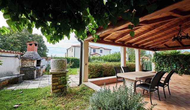 Two-story holiday home for in Valica