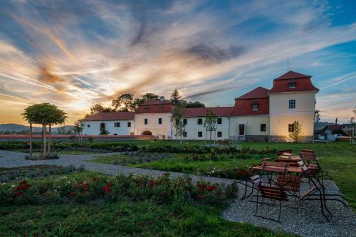 Ugron Castle Fiatfalva in Cristuru Secuiesc