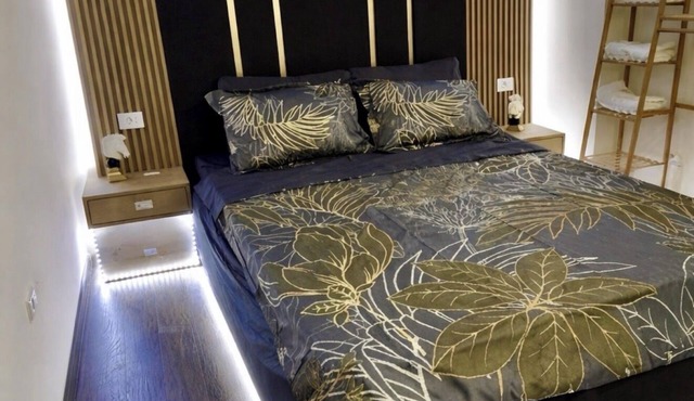 Ultra-Central Apartment with Private Courtyard + Private Parking in Craiova