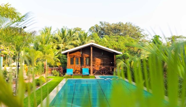 Ultra luxurious 4bhk private villa with swimming pool in Parra