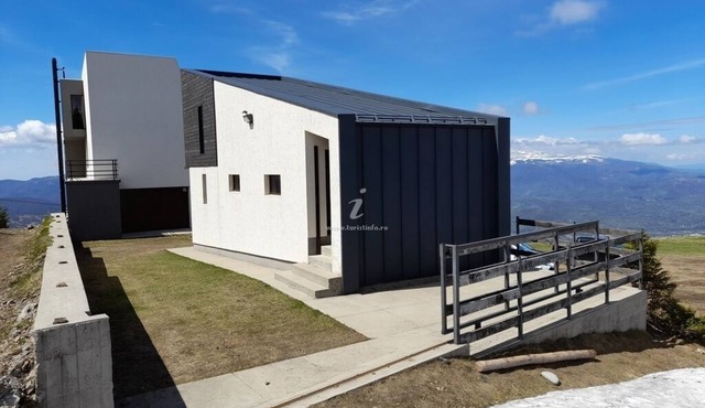 Unique Mountain Cabin in Petrosani