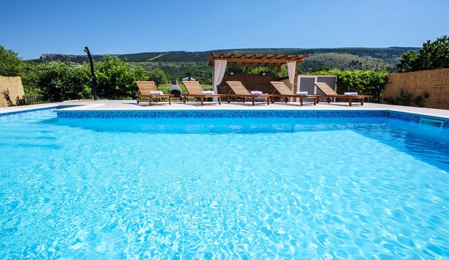VACATION HOME NEAR MAKARSKA AND SPLIT