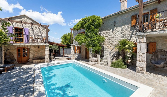 Vacation home with pool in Gabonijn in Dobrinj