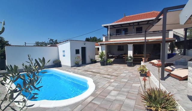 Vacation house Luce with private pool near Trogir