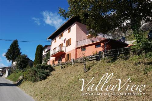 Valley View Apartment in Kambresko
