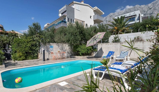 Vele Duplex-Wohnung mit Terrassen und Meerblick by Interhome in Makarska