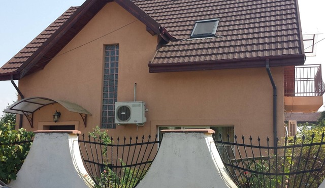 Very close to the airport. Ideal for transit. in Otopeni