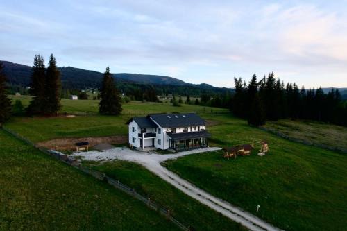 Vila Dorna Royal in Neagra Sarului