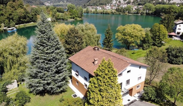 Vila Labod, unique villa on a superb location till 15 pers at the lake from Most na Soci. in Most na Soči