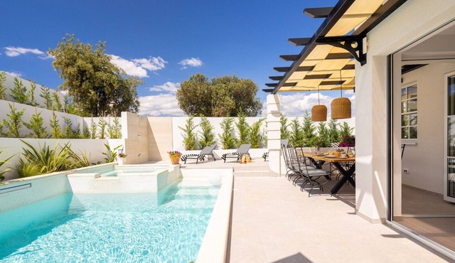 Vila Leylandii in Razanj