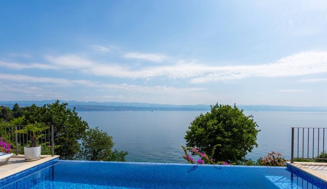 Vila Medea sea view by Villas Guide