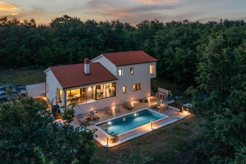 Vila Prisunca with jacuzzi & swimming pool
