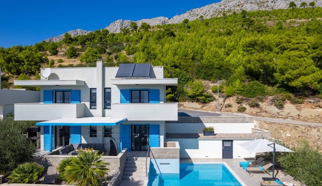 Villa Allegra with 32msq heated pool, 300m far from sandy beaches, open sea view