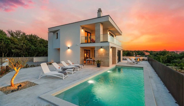 Villa AMARIS with private heated pool