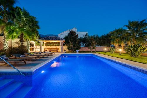 Villa Antura with private heated 50sqm pool, 3 bedrooms, 3 bathrooms, and gym in Žrnovnica