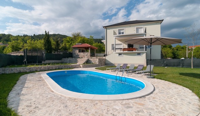 Villa Apricatio* family-friendly home with swimming pool (10 guests)