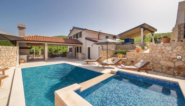 Villa Argenta in lovely Aržano, Croatia