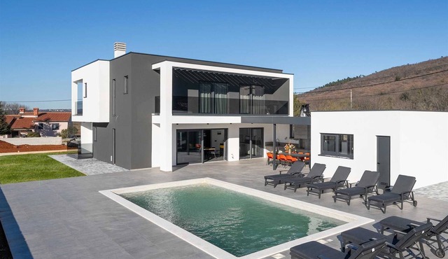 Villa Aria a peaceful retreat with a playground