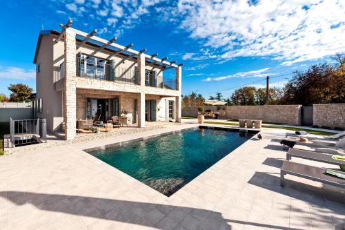Villa Art Renata with Pool, Hot Tub & Sauna