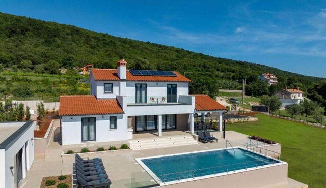 Villa Astrid near Labin - Rabac for 11 people with 55 m2 private pool & sea view - pet friendly in Salakovci