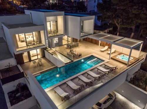 Villa Bava with 4 En-suite Bedrooms, Heated 33 sqm Pool