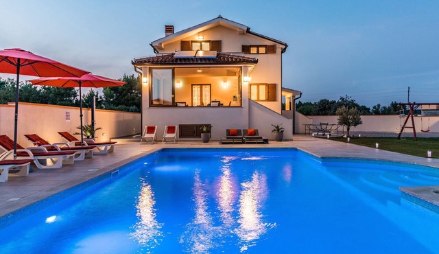 Villa Bergena * with large swimming pool 58m2 in Medulin